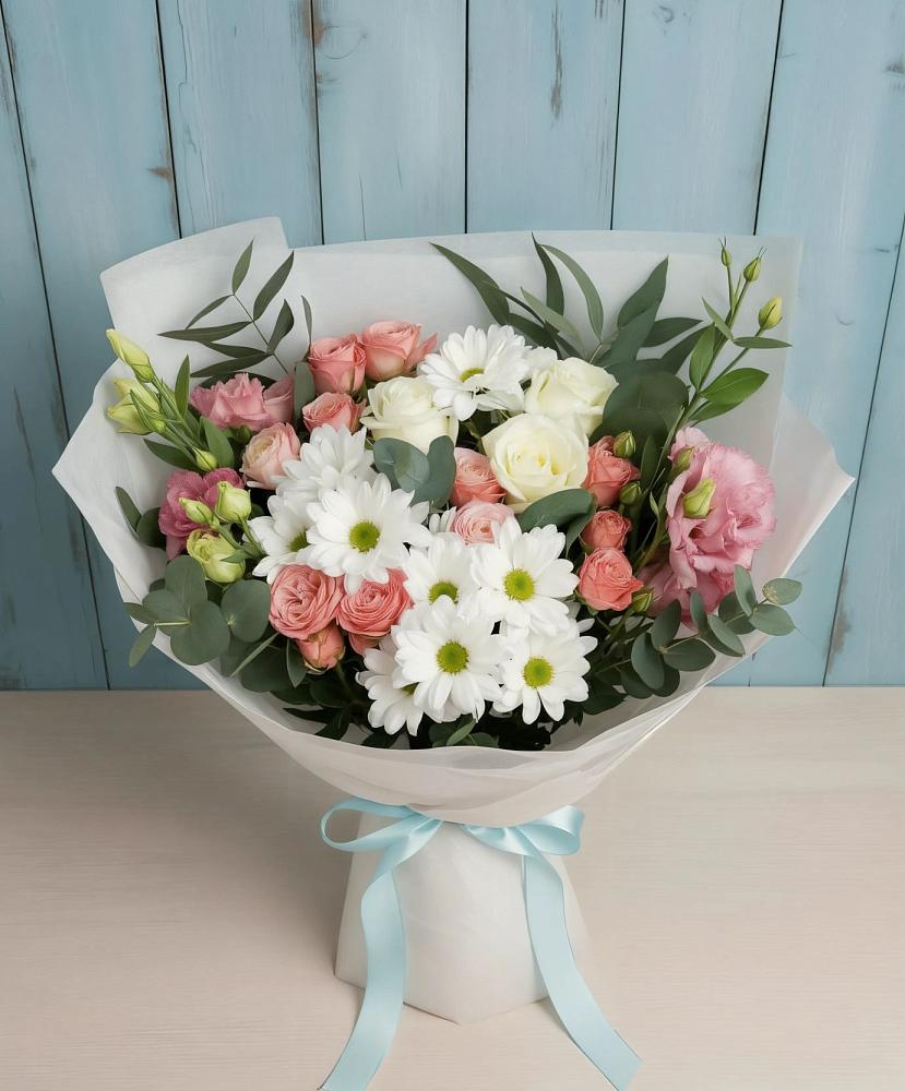 Букет цветов из: Розы, Лизиантусы и Хризантемы в Комсомольском Воронежской области