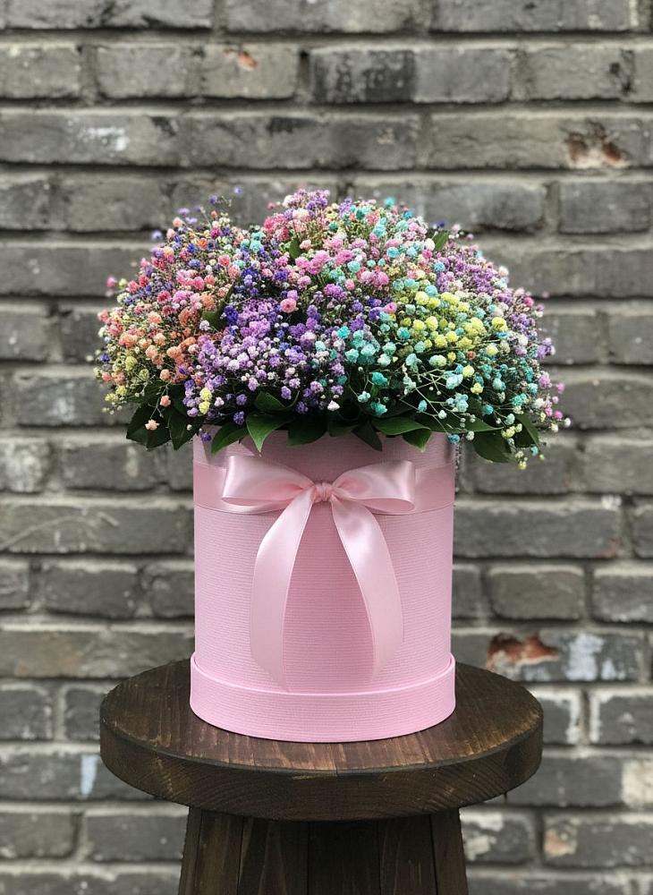 Цветочная композиция из Гипсофила и Розы в шляпной коробке в Комсомольском Воронежской области