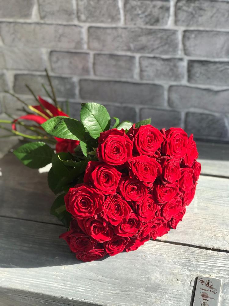 Букет Красные розы Фридом в Комсомольском Воронежской области