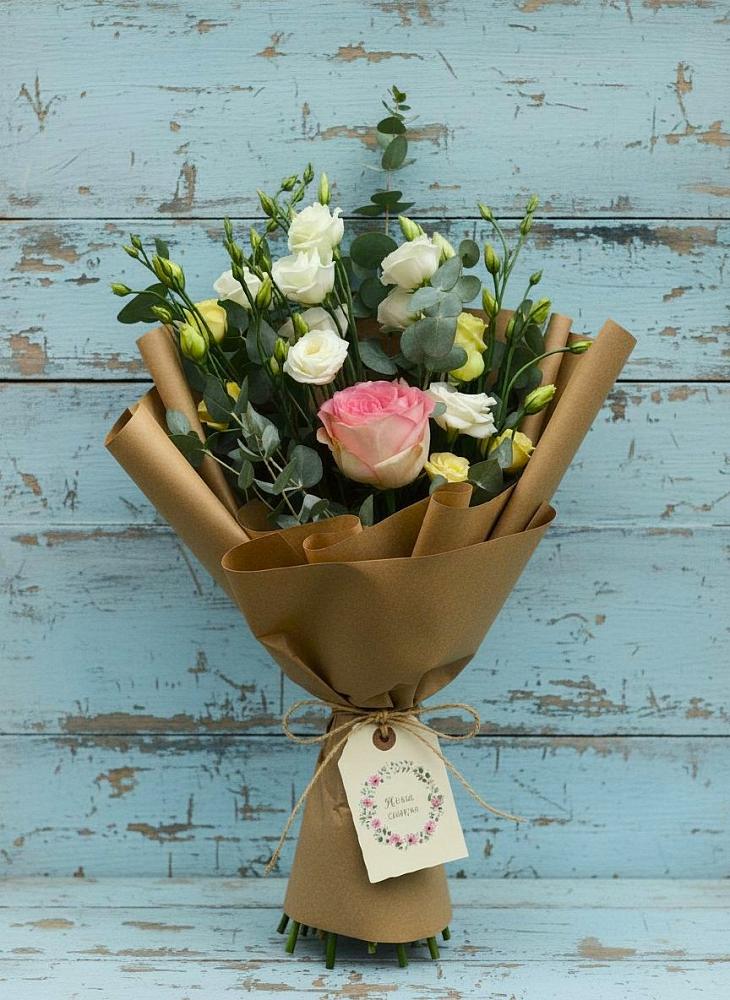 Букет цветов из: Розы и Лизиантусы в Комсомольском Воронежской области