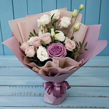 Букет цветов из:  Розы и Лизиантусы в Комсомольском Воронежской области
