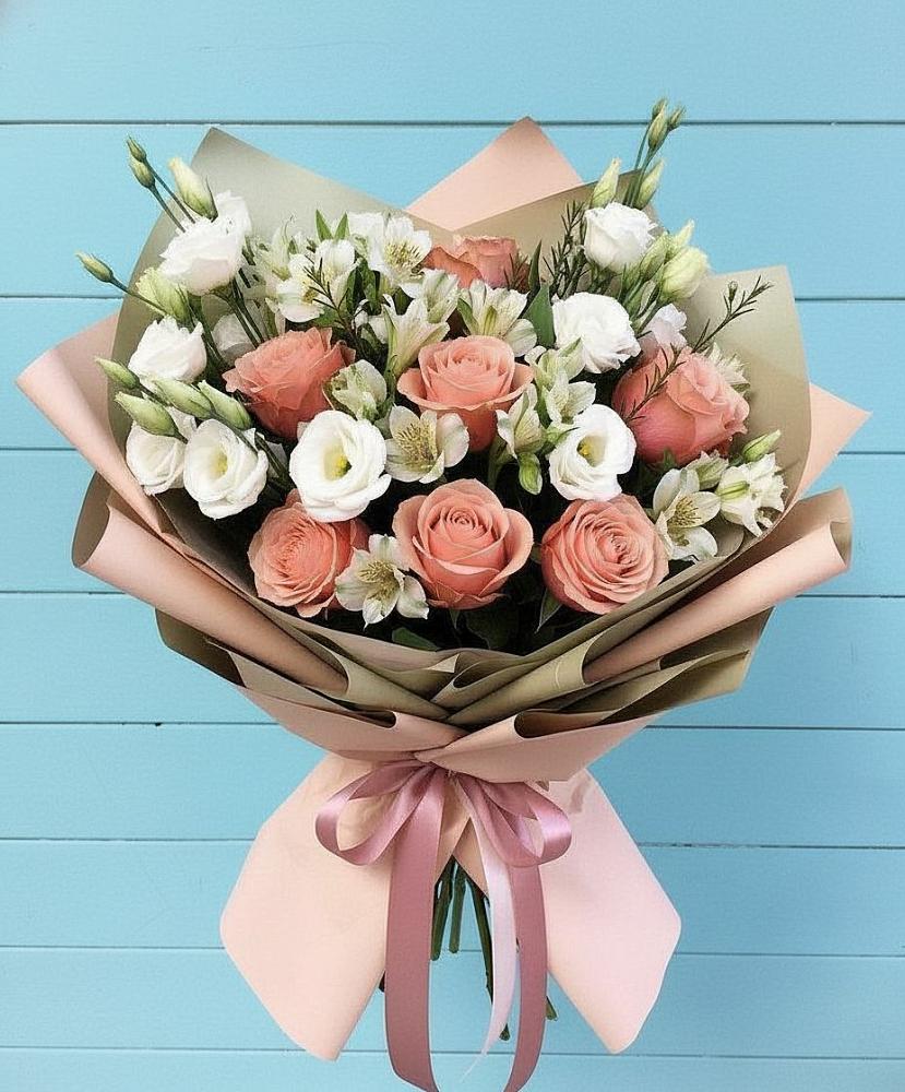 Букет цветов из: Розы, Альстромерии и Лизиантусы в Комсомольском Воронежской области