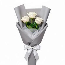 Букет 3 белые розы в Комсомольском Воронежской области