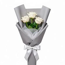 Букет 3 белые розы в Комсомольском Воронежской области
