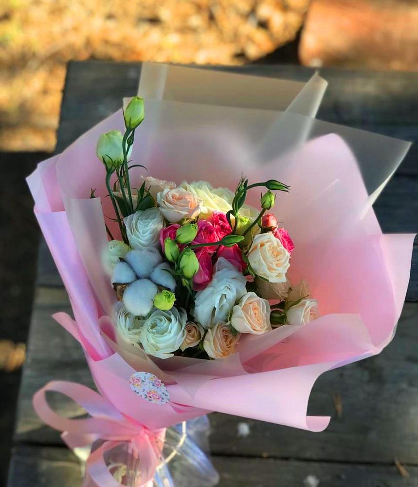 Букет цветов из: Розы и Лизиантусы в Комсомольском Воронежской области