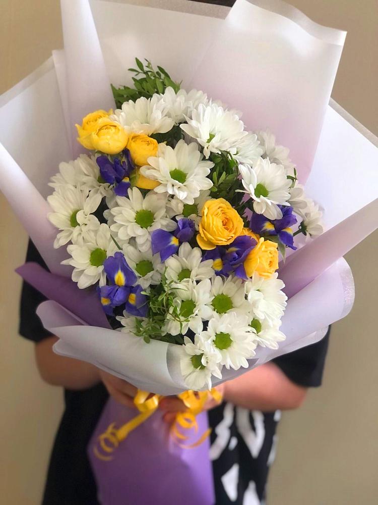 Букет цветов из: Ирисы, Хризантемы и Розы в Комсомольском Воронежской области