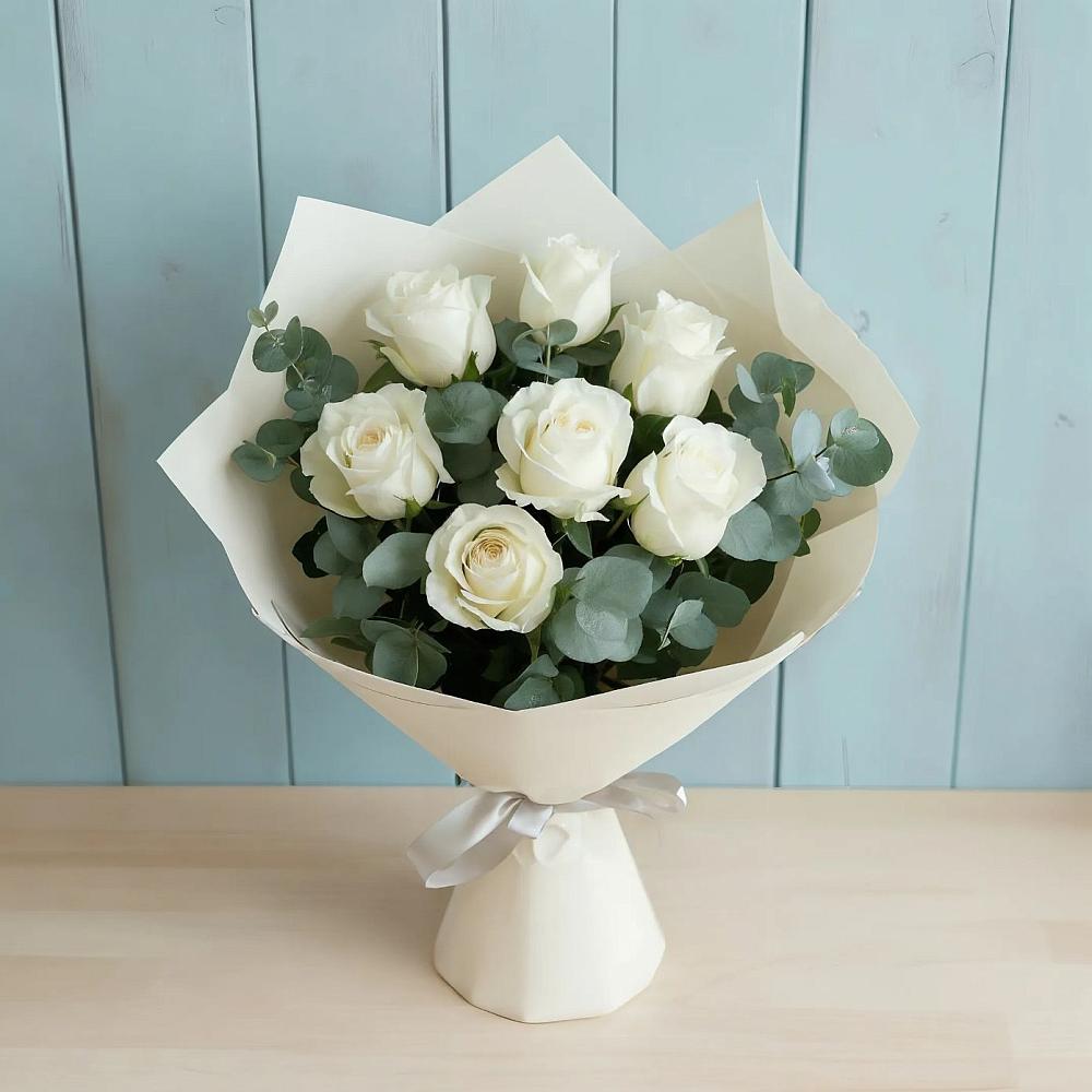 Букет Белые розы в Эвкалипте в Комсомольском Воронежской области
