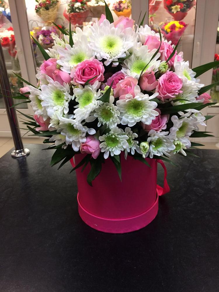 Цветочная композиция из Розы и Хризантемы в шляпной коробке в Комсомольском Воронежской области