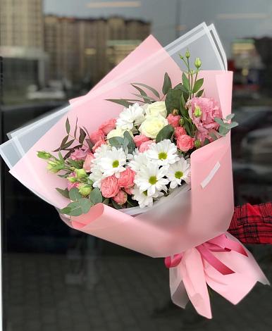 Букет цветов из: Розы, Лизиантусы и Хризантемы в Комсомольском Воронежской области