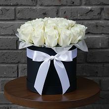 Цветочная композиция из Розы в шляпной коробке в Комсомольском Воронежской области