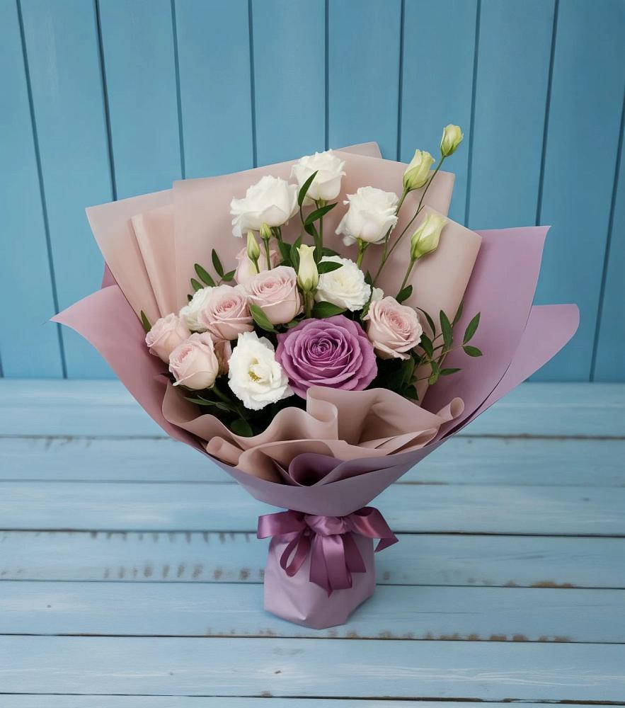 Букет цветов из: Розы и Лизиантусы в Комсомольском Воронежской области