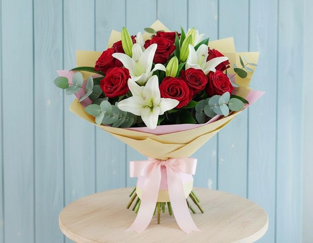 Букет цветов из: Лилии и Розы в Комсомольском Воронежской области
